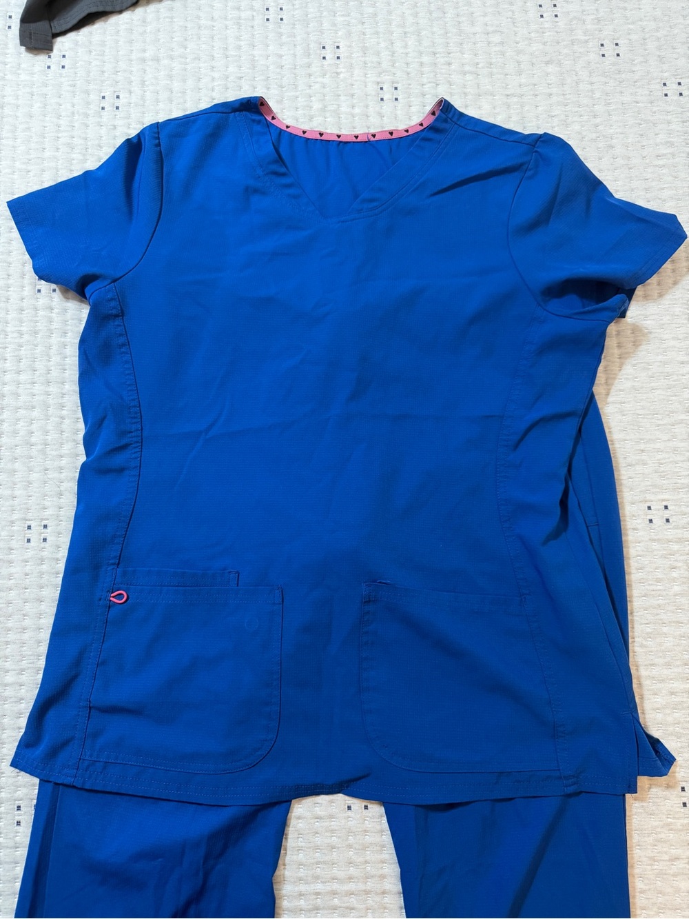 HeartSoul Women's Blue
Scrub Top & Pants with Pink Trim